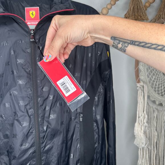 NEW Ferrari Scuderia Women's Arrow Black Packable Jacket - Picture 4 of 6